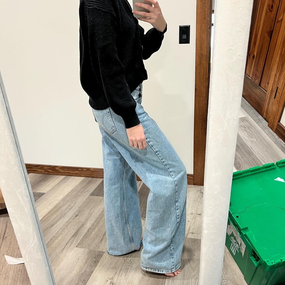 Levi’s Low Pro Double Button Size 28 - image 1